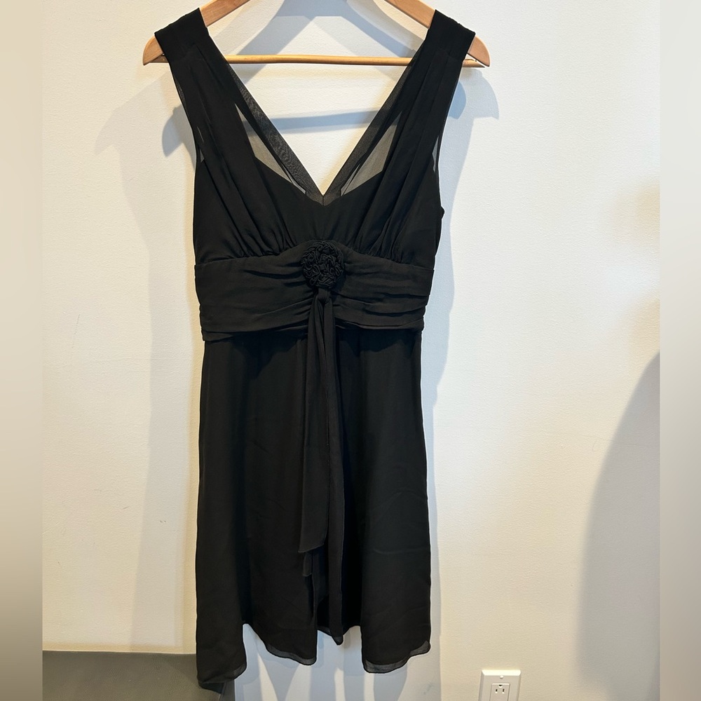 Chic Black V-Neck Mini Dress